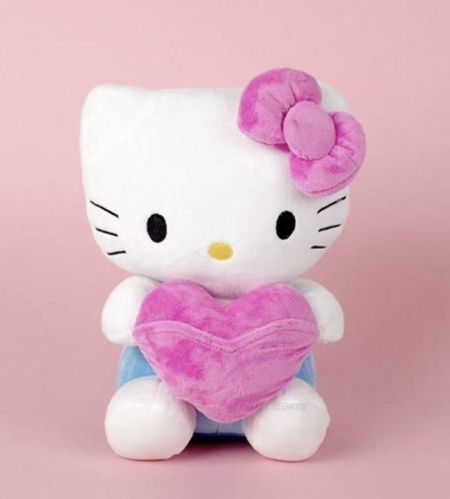 Sanrio Hello kitty Holding Heart Shape Plush